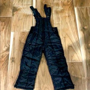 Black winter snow bib